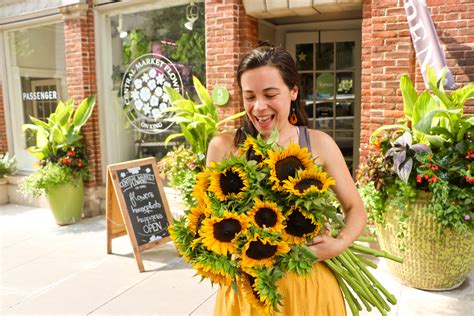 Sunflower Celebration - First Friday @ Central Market Flowers - Fig ...