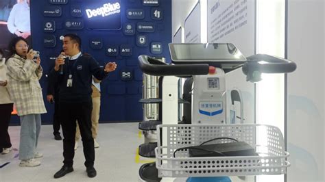 送餐机器人、消毒机器人……深兰机器人商丘制造基地正式投产-大河新闻