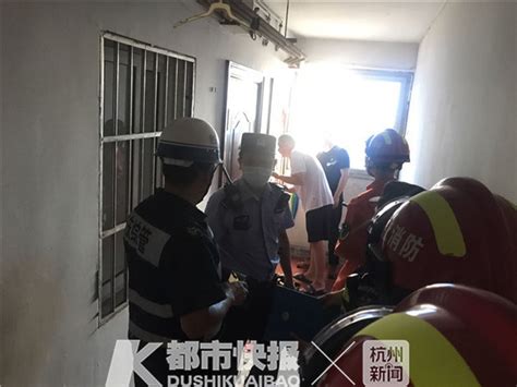 杭州一高考生考前被锁家中，消防员紧急破窗救人