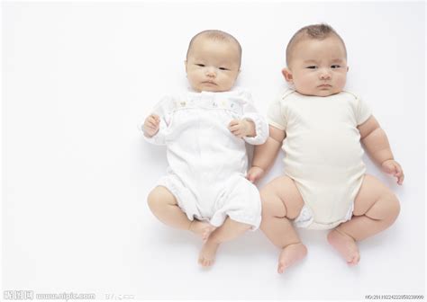 两个可爱婴儿宝宝摄影图__儿童幼儿_人物图库_摄影图库_昵图网nipic.com