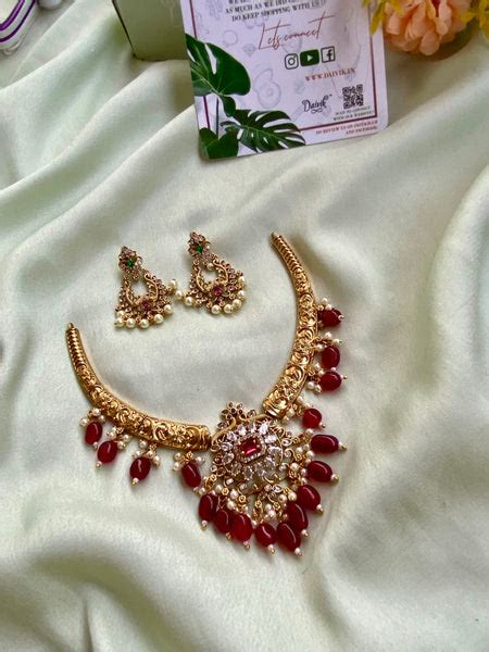 AD Hasli Necklace Set in 2 Colours – Daivik.in