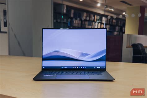 How to Hide or Show the Clock and Date From the Taskbar in Windows 10 ...