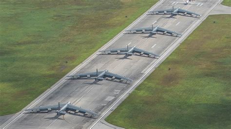 美军16年来首次撤走关岛所有轰炸机|轰炸机|空军基地|新冠肺炎_新浪新闻