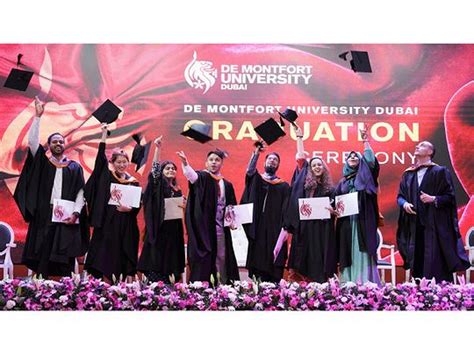 DMU Live Stream Graduation 的图像结果