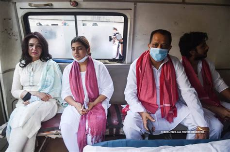 Tunisha Sharma funeral: Ashnoor Kaur, Avneet Kaur and others bid a ...