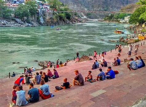 https://rishikeshdaytour.com/blog/wp-content/uploads/2023/09/Ghats-in-Rishikesh-1.jpg?utm_source=chatgpt.com