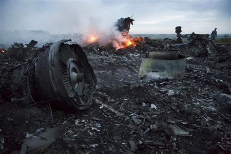 European Tribune - Shrapnel Damage of Cockpit MH-17 Devastating