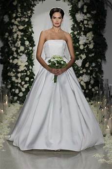 Modern Wedding Gowns by Simple Wedding Gowns For The Minimalist Modern Wedding Modern Wedding Gowns