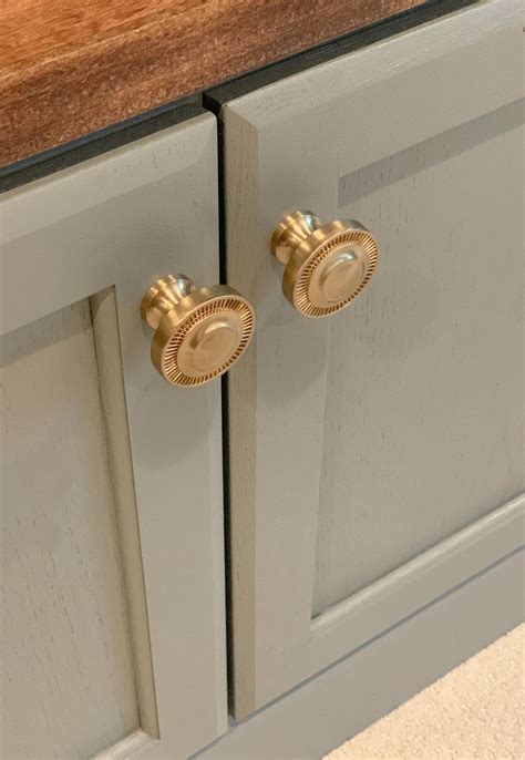 How to Install Cabinet Hardware the Easy Way | Thrifty Decor Chick ...