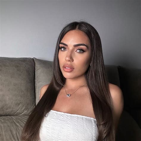 🥇 Carla Aish🔥 Modelo de onlyfans Encuestas y Reseñas de Fans, Historial de Fotos & Fotos