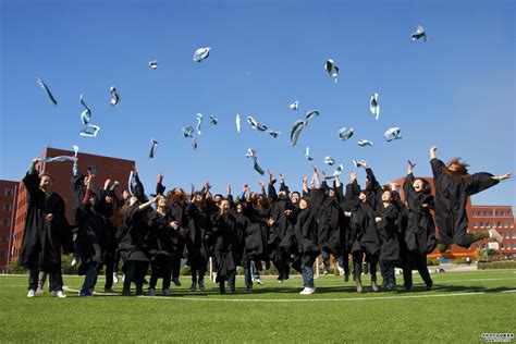 大学毕业国外,外毕业,大学毕业后_大山谷图库