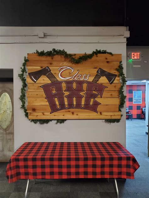 Class Axe Throwing Austin - Knife & Axe Throwing