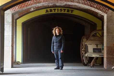 Local teacher goes viral after Khloé Kardashian’s flirty comment