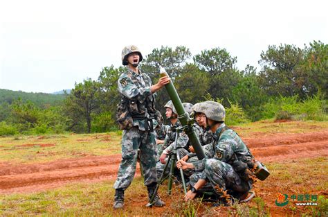出击！迫击炮实弹射击显威演训场 - 中国军网