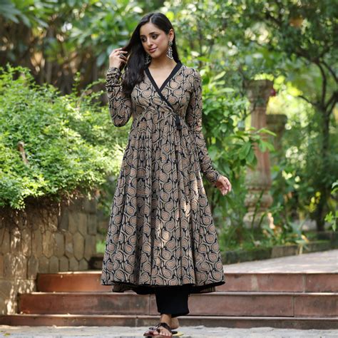 Vamika paisley kameez – Kameez.co