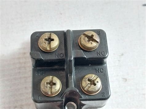 Omron W-10Fb3 Limit Switch – Aeliya Marine Tech