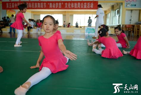 “舞动梦想”文化体验周公益活动：舞蹈名师现场指导孩子学跳舞|艾力|舞蹈|孩子_新浪新闻