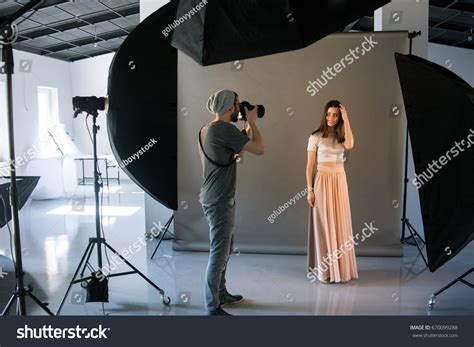 Photographer Back View 的图像结果