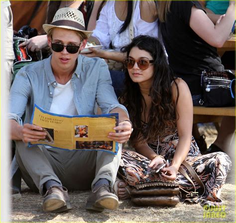 Vanessa Hudgens & Austin Butler: Renaissance Faire!: Photo 2664948 | Austin Butler, Vanessa ...
