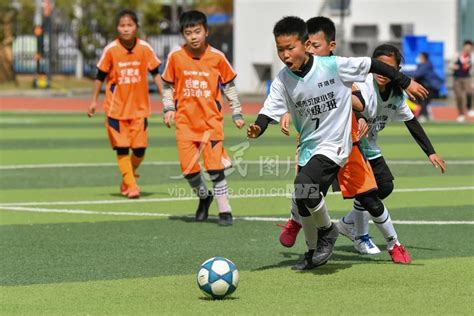 合肥：小学校园足球联赛-人民图片网