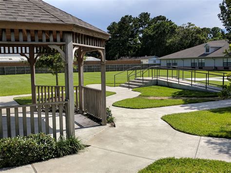 Services | Courtyards at Pasadena