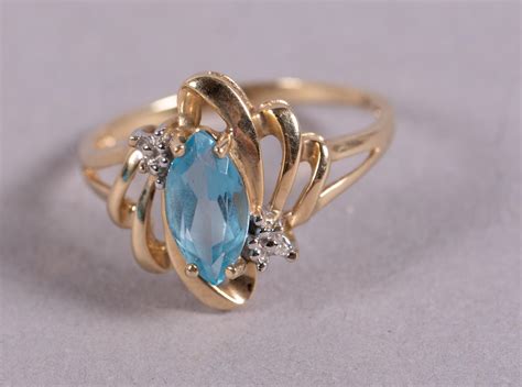 Lot - Vintage Aquamarine, Diamond and 10K Yellow Gold Ring