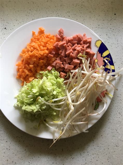 鸡蛋火腿肠炒饭的做法_【图解】鸡蛋火腿肠炒饭怎么做如何做好吃_鸡蛋火腿肠炒饭家常做法大全_ζั͡ 妖言惑众 _豆果美食