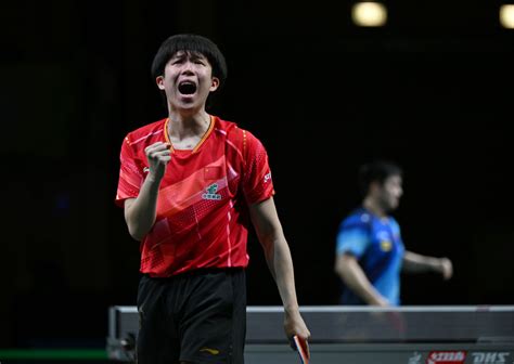 王楚钦首登乒乓球男单世界第一-大河新闻