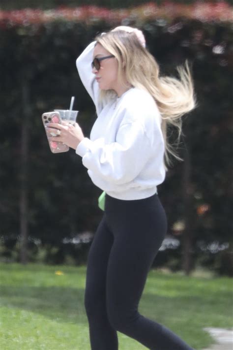 HILARY DUFF Out and About in Los Angeles 06/04/2025 – HawtCelebs