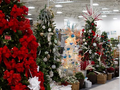 Christmas and Holiday Decorations & Decor | Turner Ace Hardware