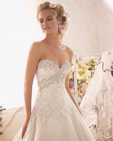 Strapless Wedding Dress Hair Style by 73 Unique Wedding Hairstyles For Different Necklines 2017 Strapless Wedding Dress Hair Style