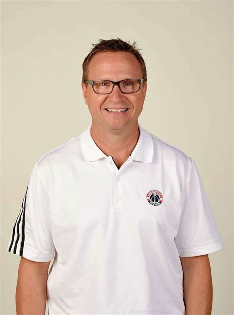Scott Brooks' competitive nature translates well to his job as Wizards coach