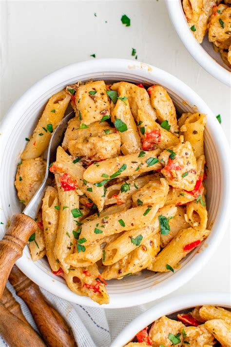 Easy Creamy Cajun Chicken Pasta Recipe (Ready in 30 Mins!)