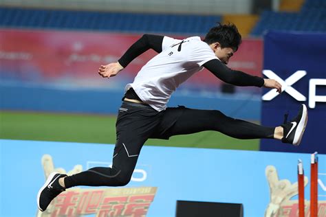 高清图：刘翔晋级110米栏决赛-搜狐新闻