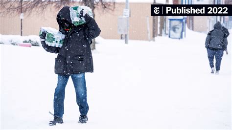 28 Dead in Buffalo, as Blizzard Hits Western New York - The New York Times
