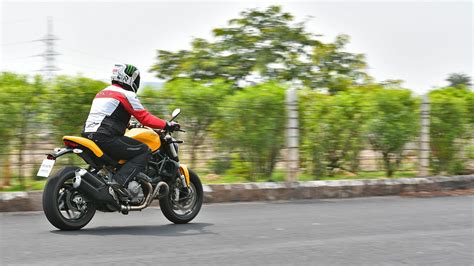 Ducati Monster 821 2018 Std Bike Photos - Overdrive