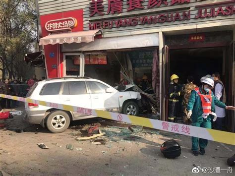 河南通报“越野车连撞多人逃逸”：司机为33岁男性，造成1死28伤_腾讯新闻