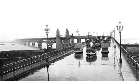 12月29日：南京长江大桥全面建成通车