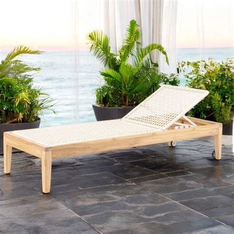 Outdoor chaise longue in teak