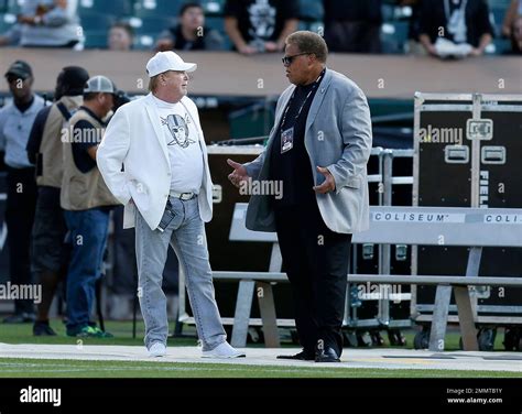 Oakland Raiders owner Mark Davis, left, talks with general manager ...