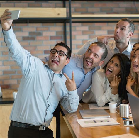 Having Fun at Work 的图像结果