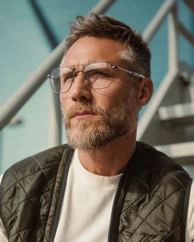 Expert Picks 10 Glasses for Heart Face Shapes for Men. – Men Deserve