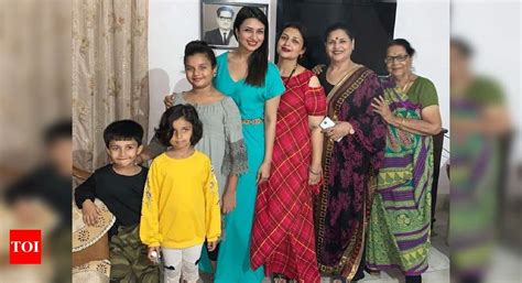 Divyanka Tripathi shares a rare family picture of four generations in a ...