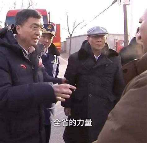 “现在给老百姓讲一句话，书记、省长已经到了现场，全省力量在想方设法救援”_新浪新闻