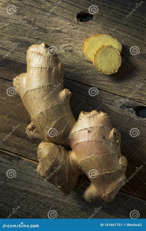Raw Brown Organic Ginger Root Stock Image - Image of seasoning, plant ...