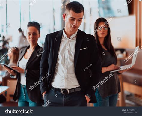 Group of Business People Standing Together Potrait 的图像结果