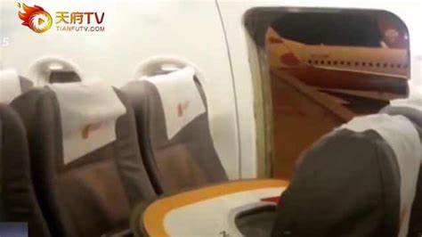 男子乘飞机嫌热，竟打开了应急舱门_天府TV-梨视频官网-Pear Video