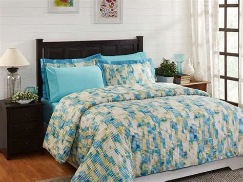 home decor ideas: Decor done right: Bring home damask, sheer fabrics ...