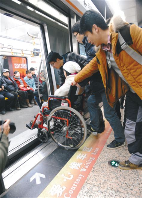 残疾人坐地铁可电话预约(组图)-搜狐滚动