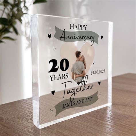 What to get for a 20 year wedding anniversary | Honestweddingadvice.com